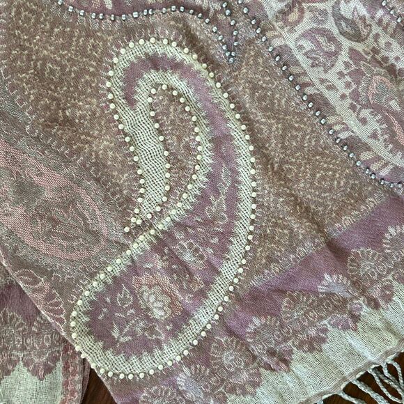 NWT lavender Paisley with pearl detail shawl wrap  scarf pashmina - Picture 2 of 4